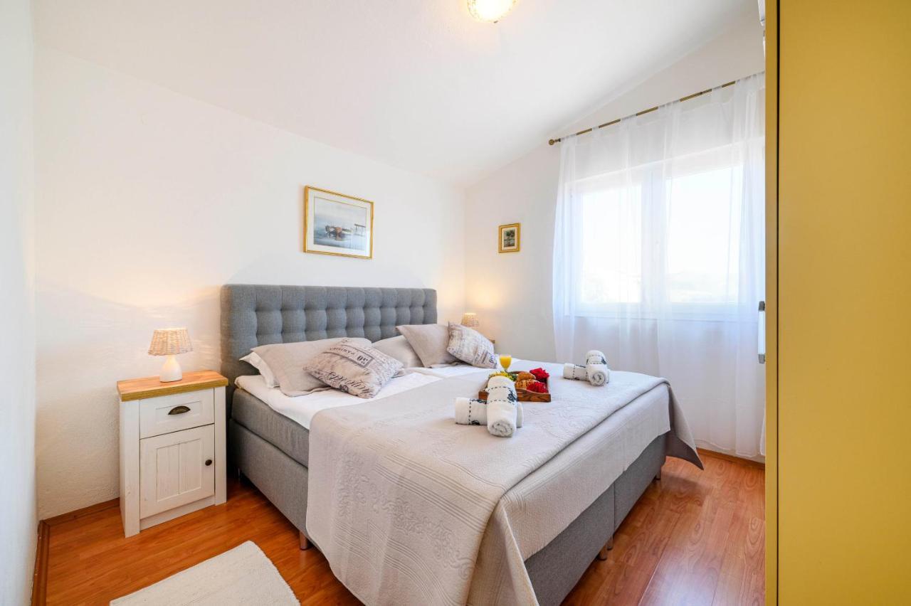 Apartment Busac Zaboric Luaran gambar